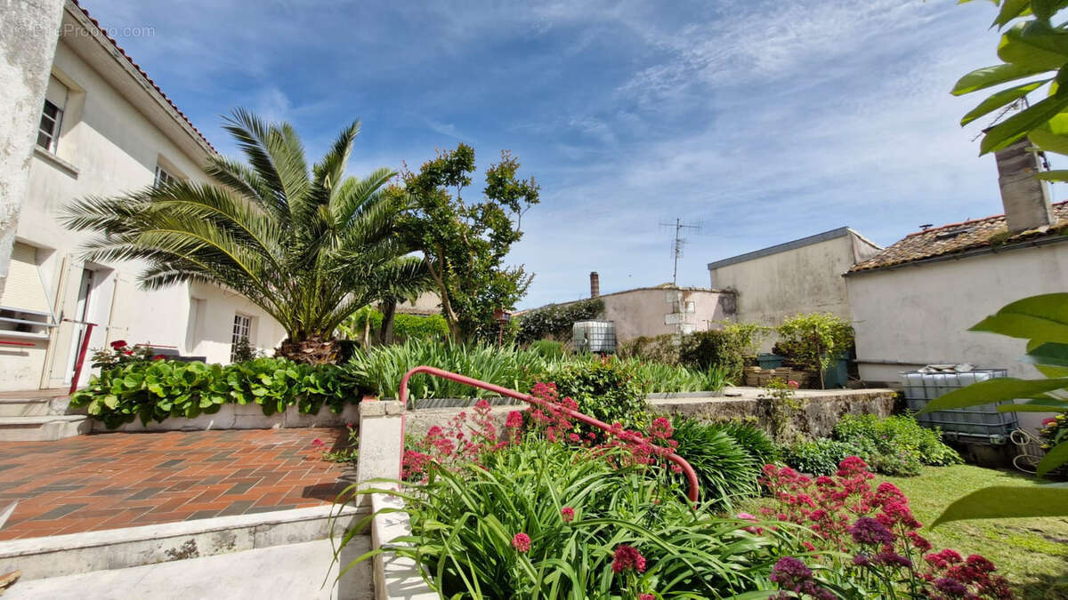 Maison à MORTAGNE-SUR-GIRONDE