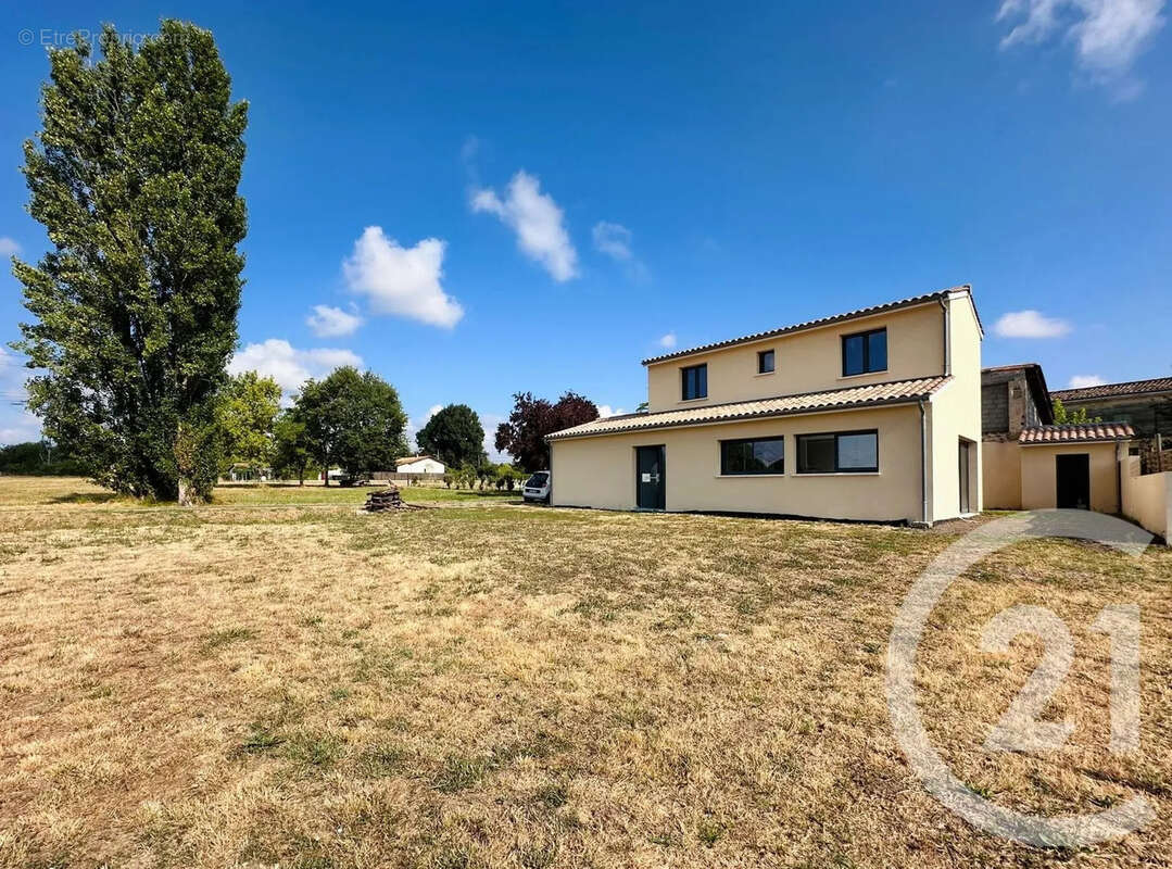 Maison 134 m² à Salignac  - photo 9