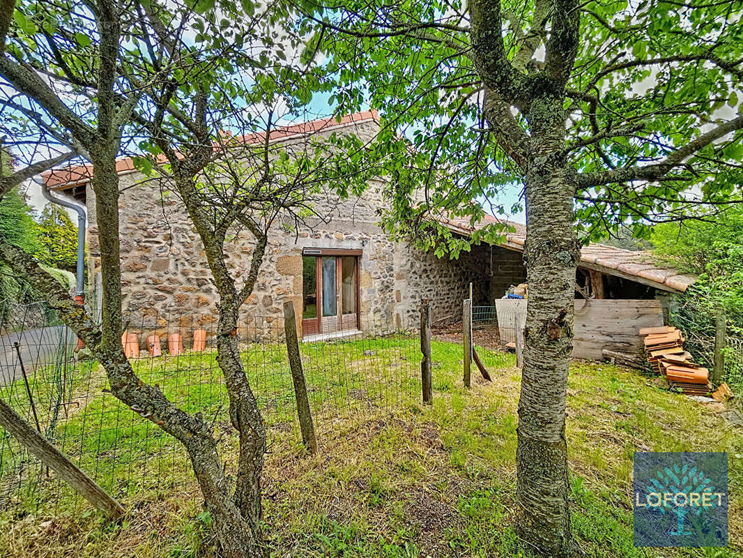 Maison avec jardin, garage et dépendances - 110 m² - Vaures (à 5 min de Loudes) - photo 3