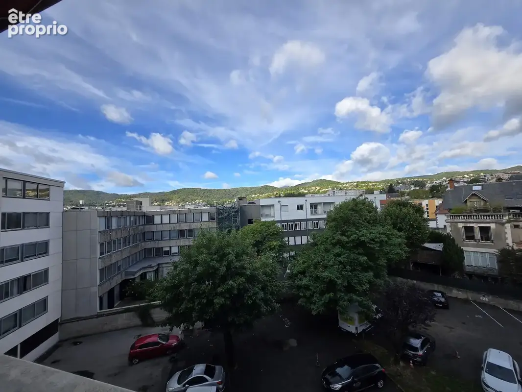 Clermont Ferrand, proche centre-ville, appartement 46 m2 rénové, asc, balcon, parking 129000 euros fai - photo 2