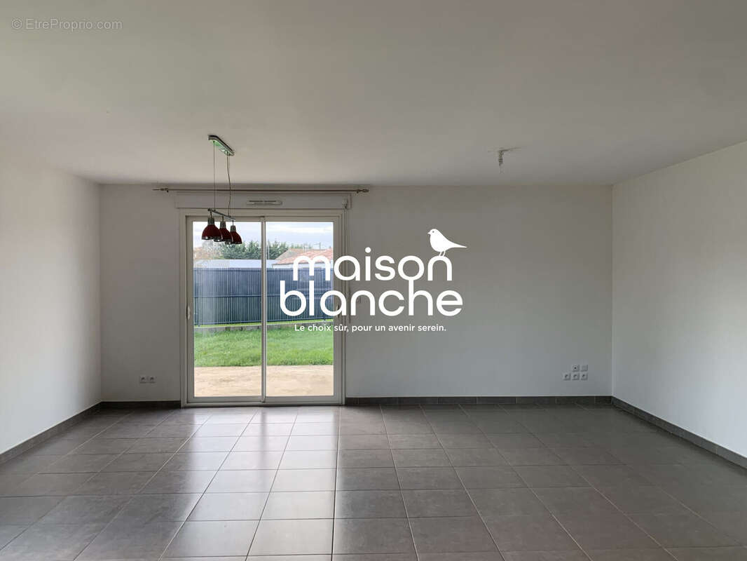 Maison à SAINT-CYR-DU-DORET