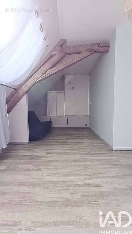 Maison 222 m² à Saint-Genou  - photo 8