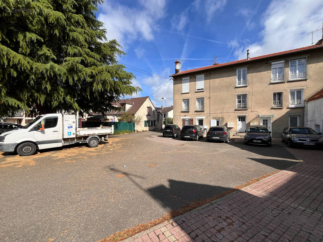 Appartement à LES CLAYES-SOUS-BOIS