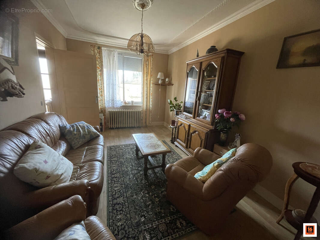 Maison à LA MONNERIE-LE-MONTEL