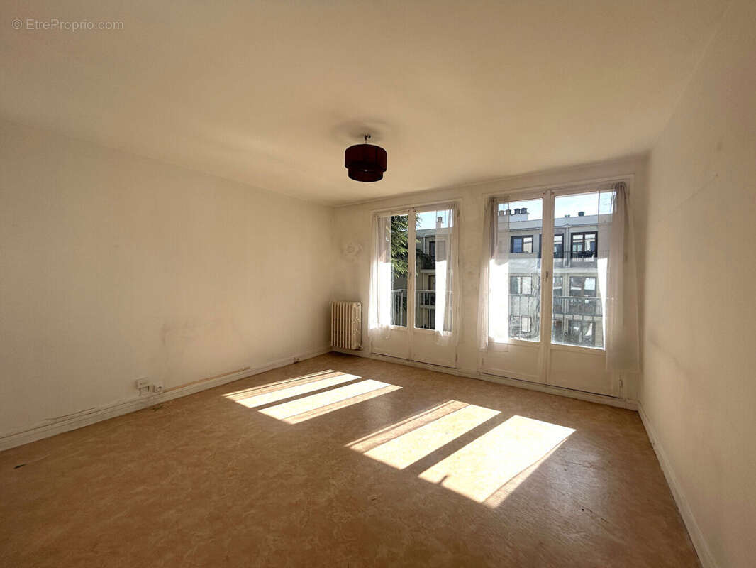 Appartement à FRESNES