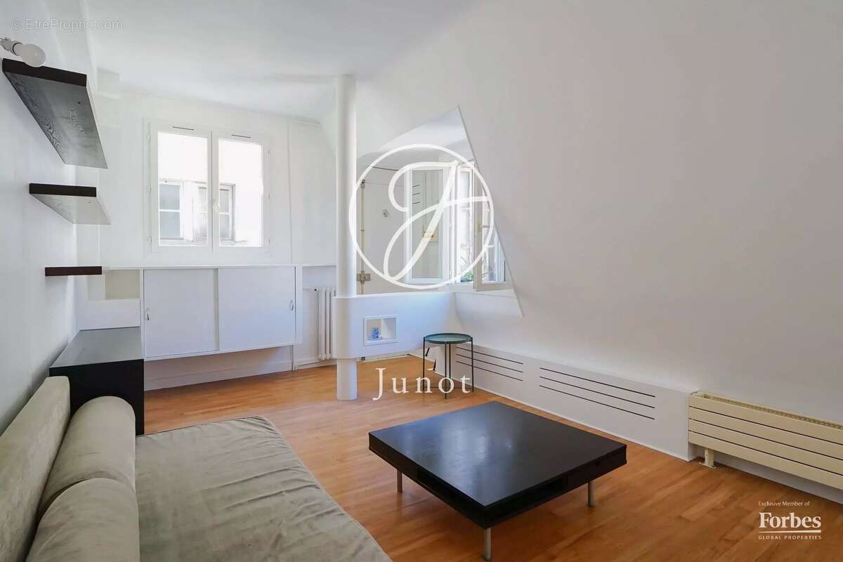 Appartement à PARIS-7E