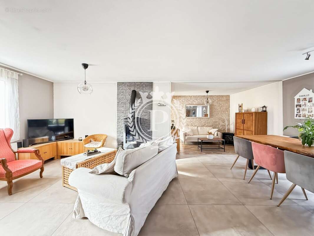 Maison à FONTENAY-TRESIGNY