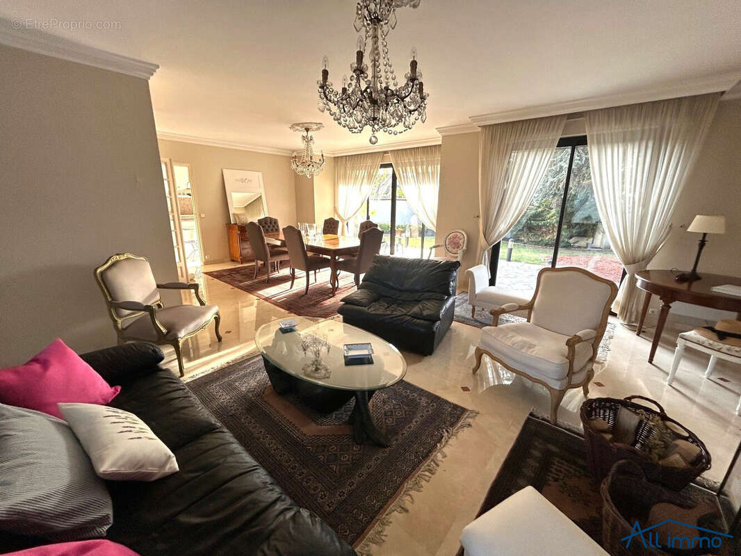 Maison à SAINT-MAUR-DES-FOSSES