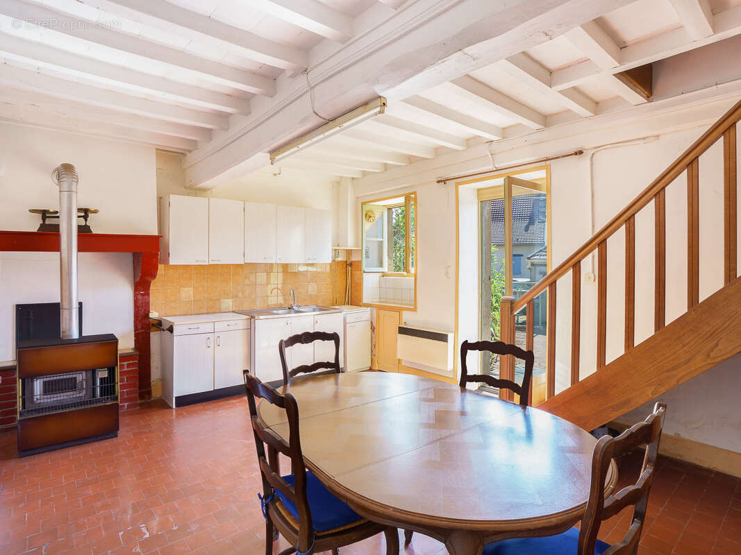 Maison 4pcs 2 chambres avec dépendances - VENDENESSE-LES-CHAROLLES - photo 3