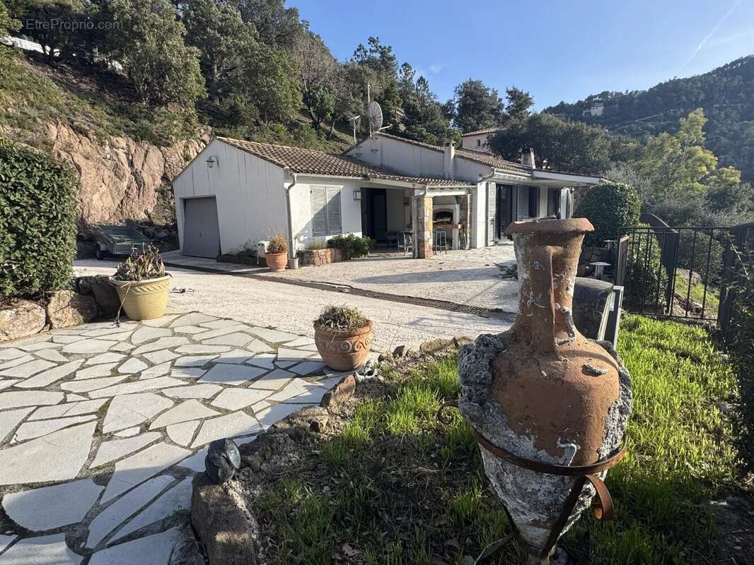 Maison à MANDELIEU-LA-NAPOULE