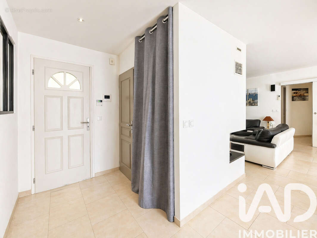 Maison 174 m² à La Roque-Sur-Ceze  - photo 5