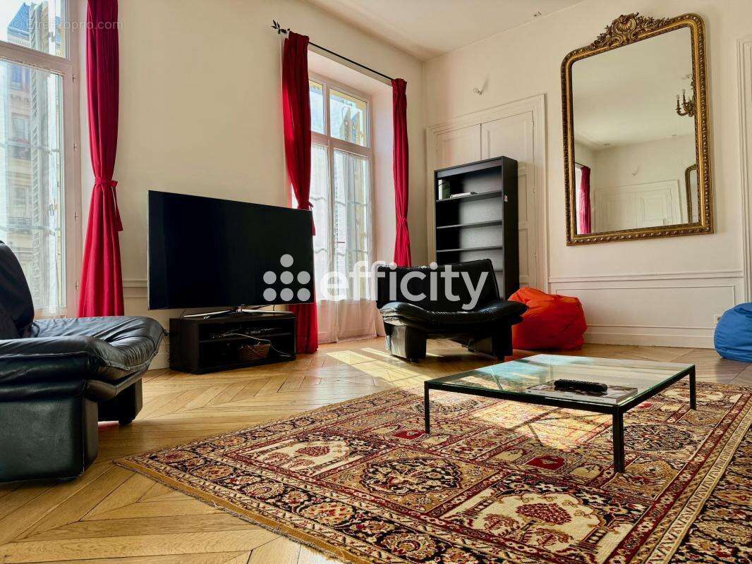 Appartement à PARIS-10E