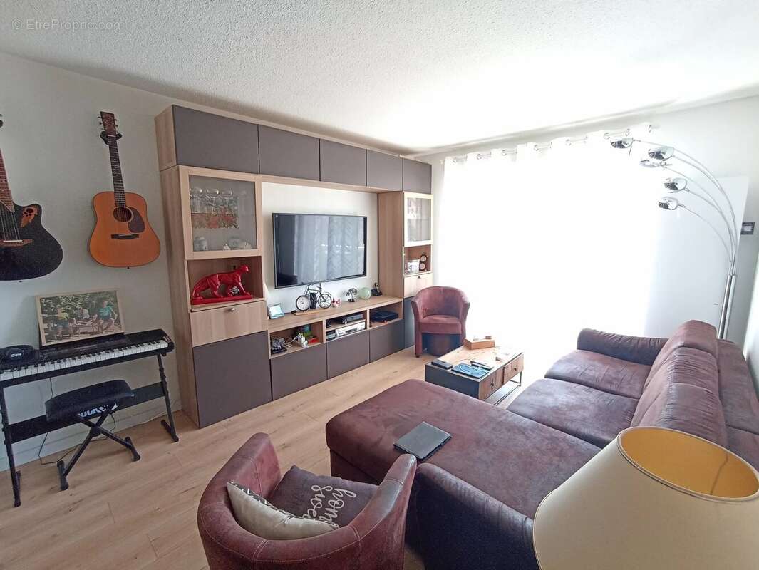 Appartement à SAINT-LAURENT-DU-VAR