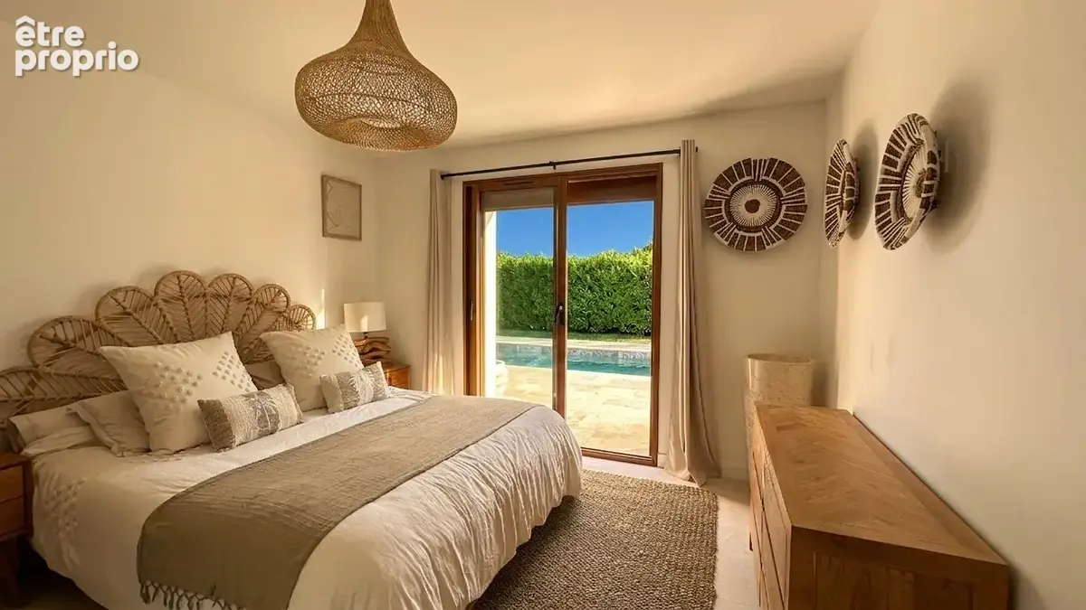 Villa balinaise rénovée proche du Bourg de type 6 pièces de 180 m2 avec piscine - photo 14