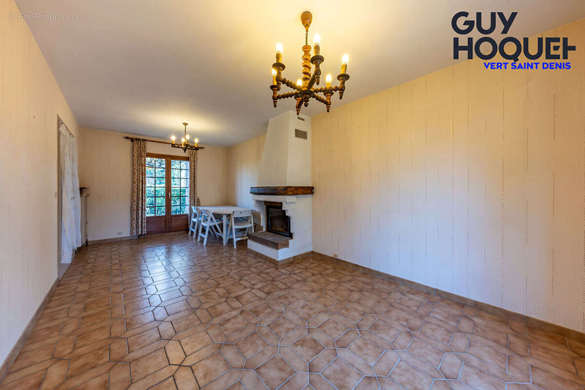 Maison à VERT-SAINT-DENIS