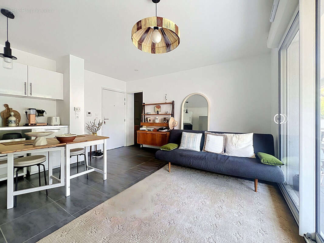 COUP DE COEUR ! Magnifique T3 avec terrasse de 20 m² et garage - Résidence récente -DPE A - photo 3