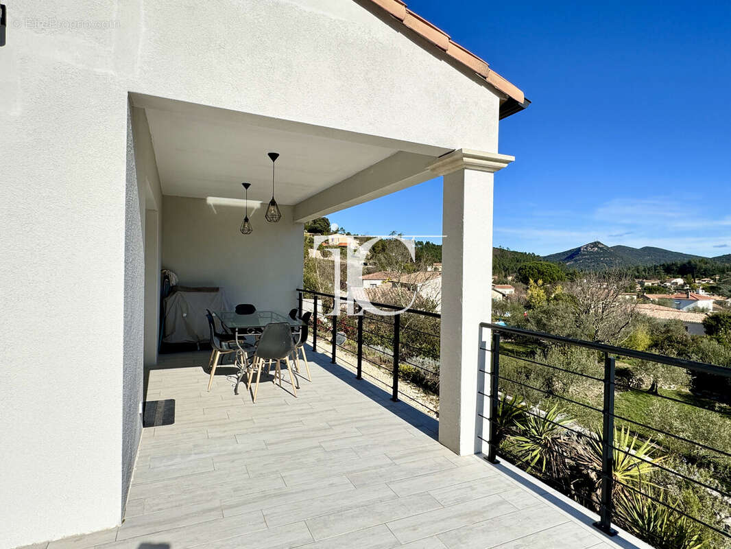Villa  84 m² avec vue plongeante sur le village - 1330 m² de terrain arbore- 3 chambres - garage - photo 2