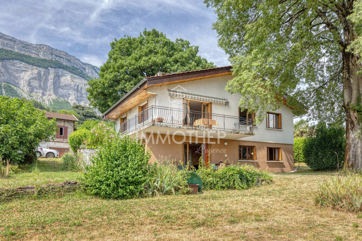 Maison à MEYLAN