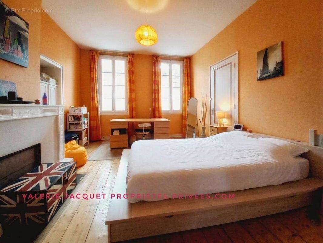 Maison à COUTRAS