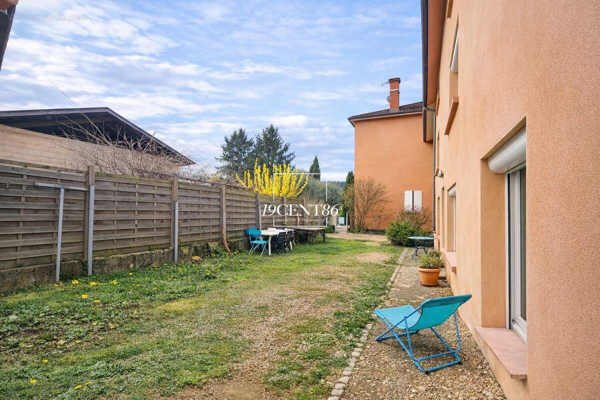 Appartement à FLEURIEU-SUR-SAONE