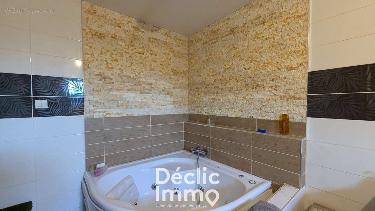 Maison à LA COURONNE