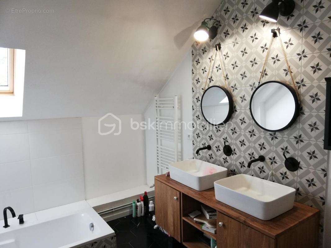 Maison à FLEURY-LA-VALLEE