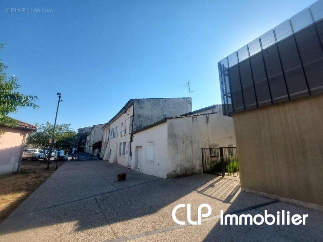 Appartement 235 m² à Lyas  - photo 3