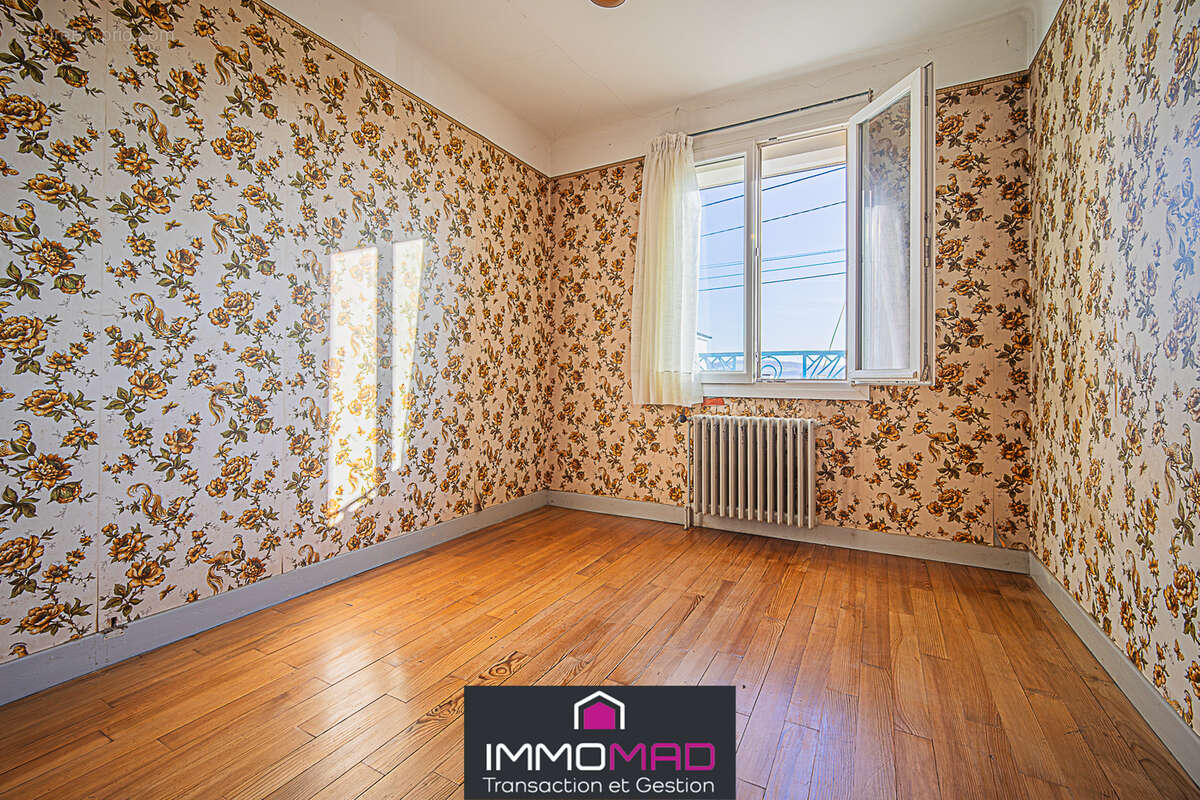 Maison à DUGNY-SUR-MEUSE