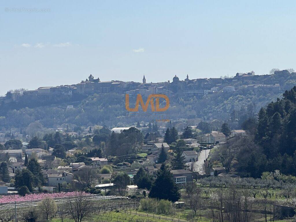 Terrain à AUBENAS