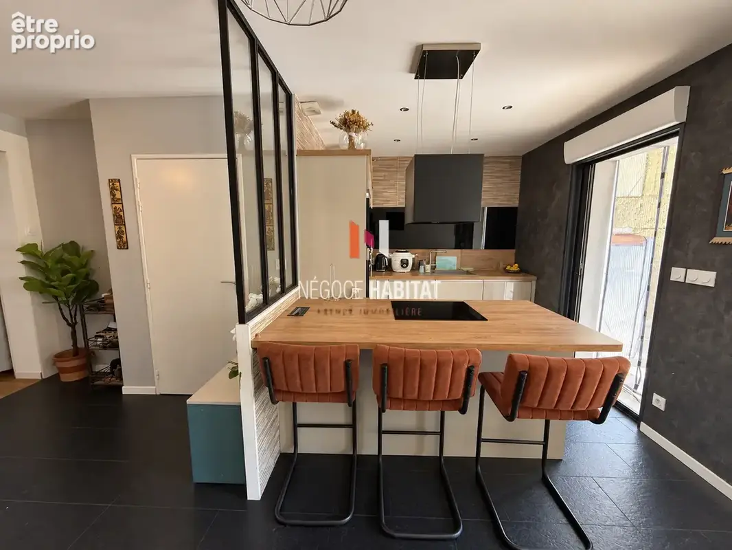 BOISSERON   Maison récente de  110 m2 avec jardin , 3 chambres et bureau - photo 4