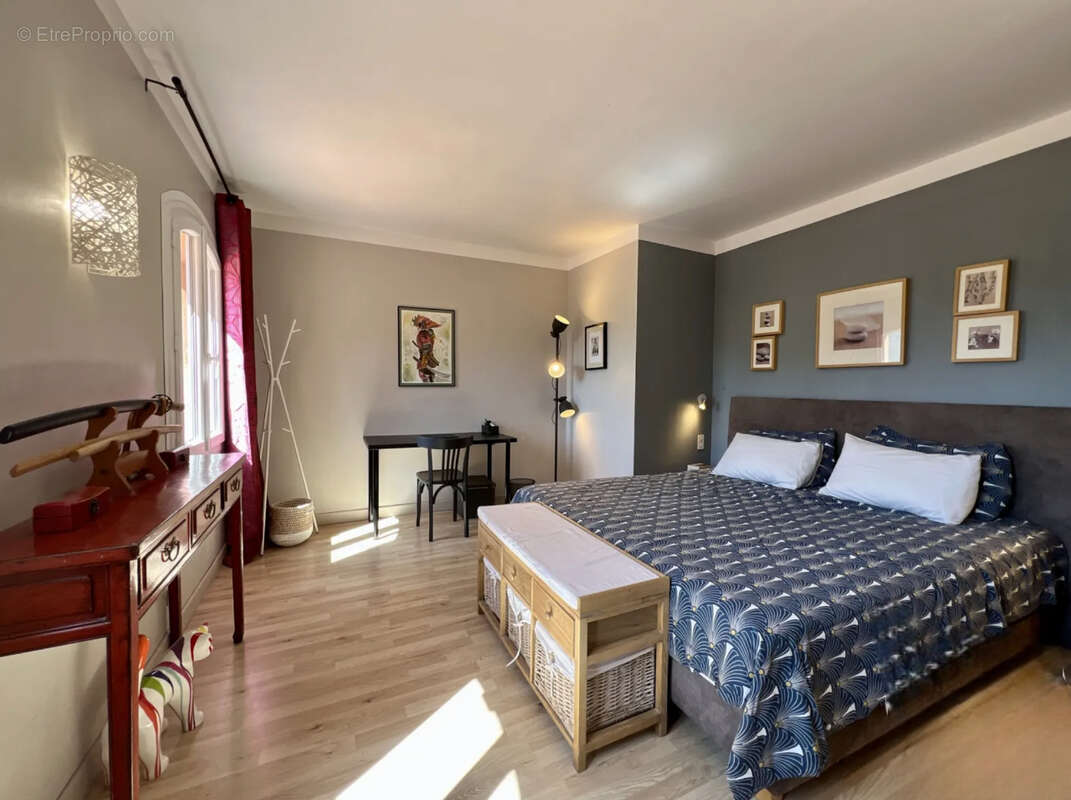 Maison à LE REVEST-LES-EAUX