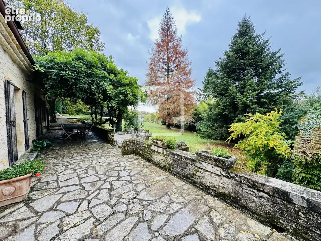Demeure de caractere dominant sarlat avec dépendances et piscine - photo 10