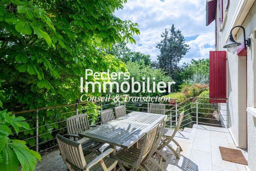 Maison de caractère familiale dans le triangle d'or - photo 9