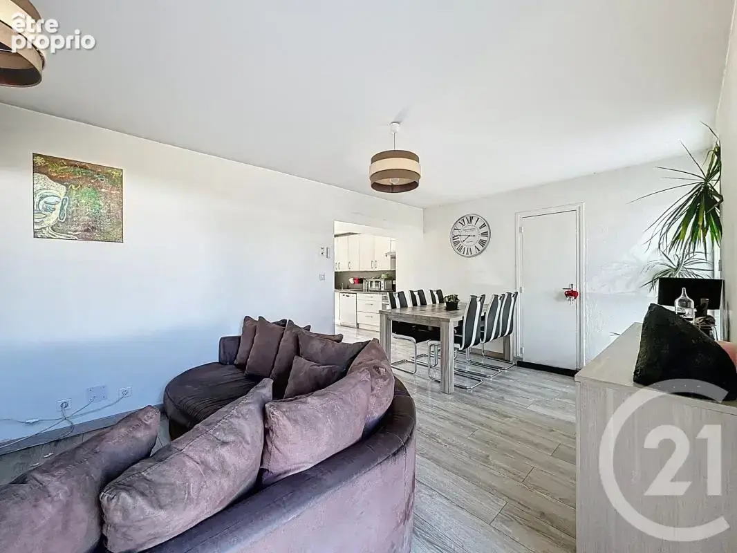 Maison 157 m² à Decines-Charpieu  - photo 8