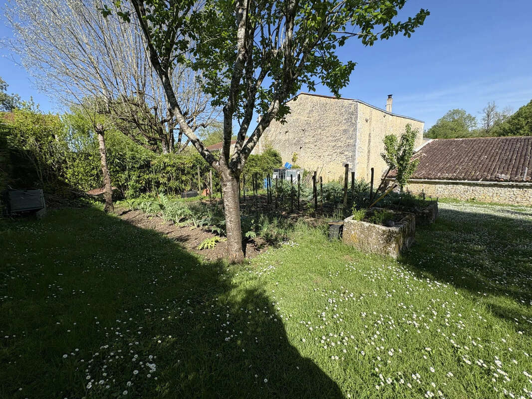 Maison à SAINT-SAVINIEN