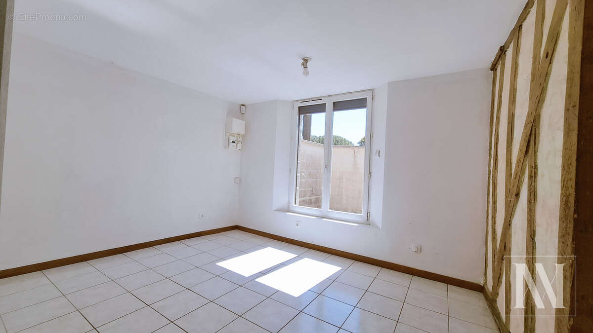 Maison familiale aux beaux volumes avec fort potentiel d'aménagement - photo 12