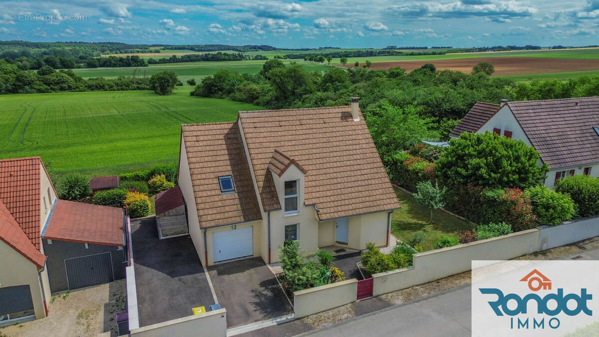 Maison à IS-SUR-TILLE