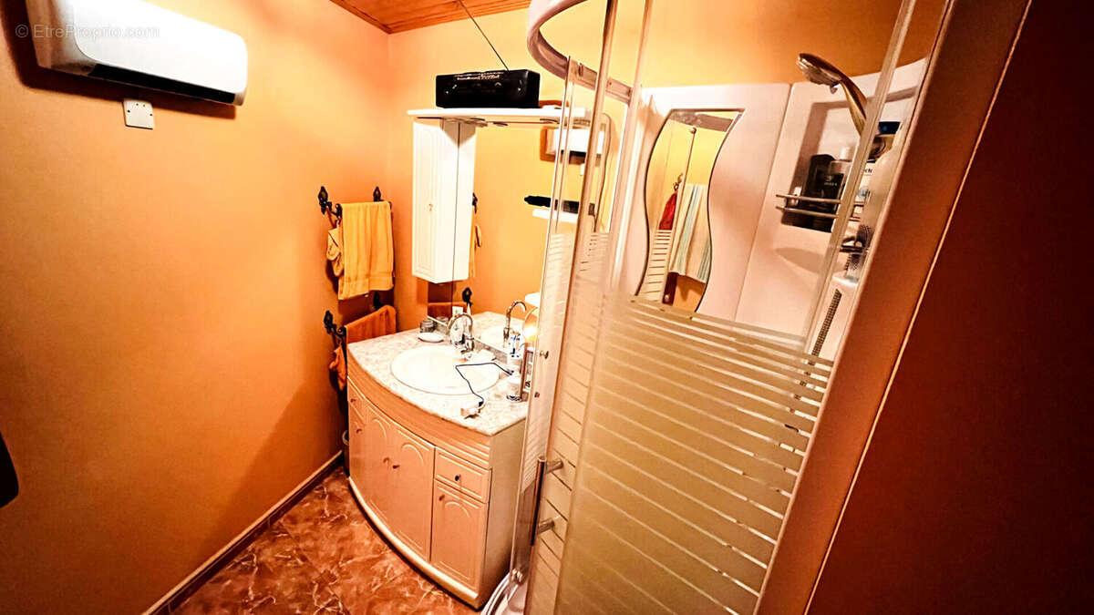 Maison à MONTOULIERS