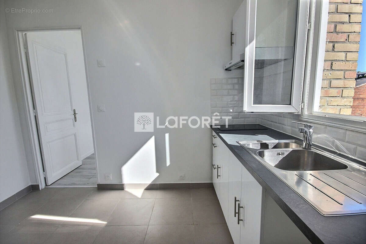 Appartement à COURBEVOIE