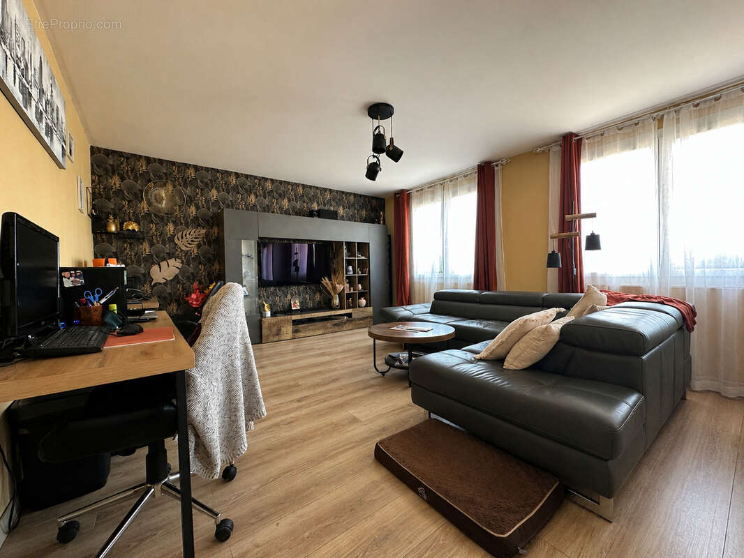 Ensemble immobilier rénové comprenant une maison principale et un gîte avec piscine - photo 3