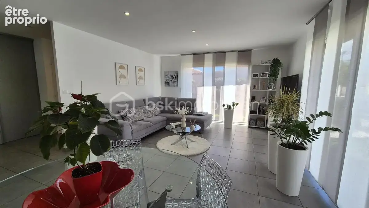 A vendre villa trois faces recente de 82m² sur terrain de 286m² a elne - en plain pied - deux chambres - garage - aucun travaux  - photo 4