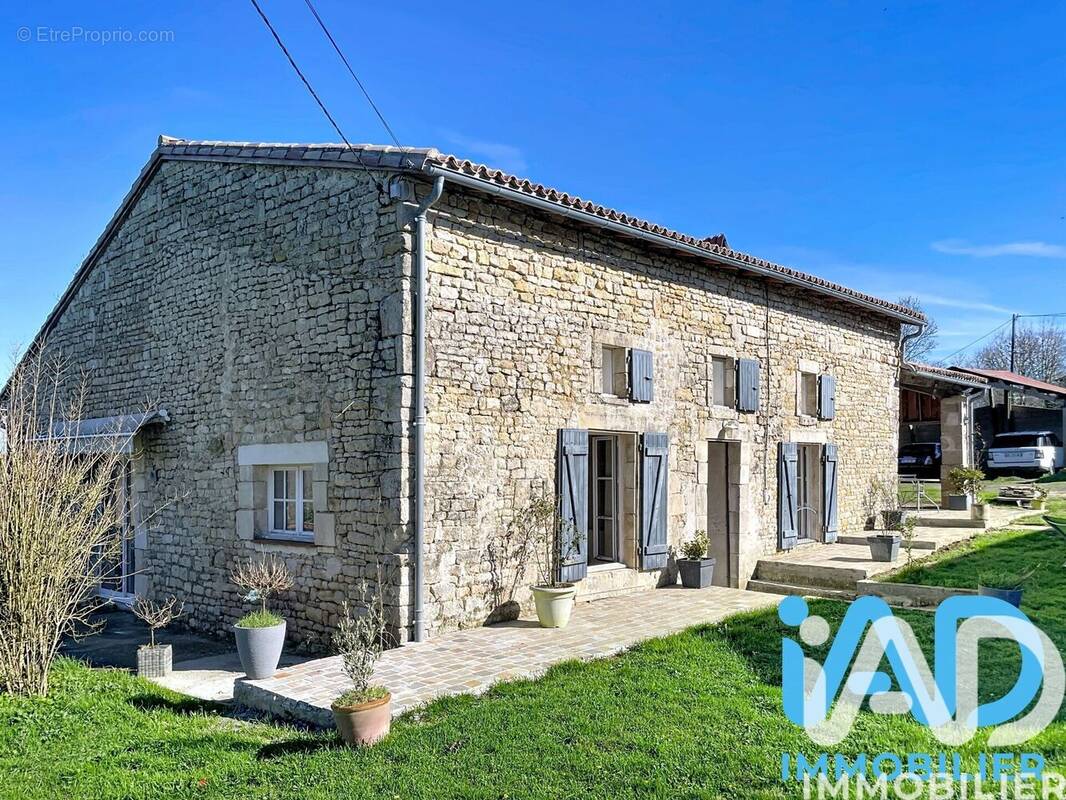 Photo 1 - Maison à ARDIN