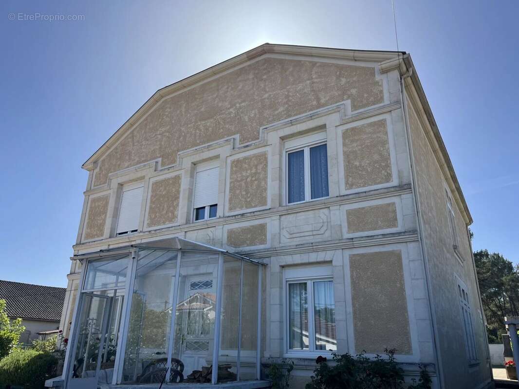 MAISON DE MAITRE avec un jardin , une piscine, une maison T3 - photo 22
