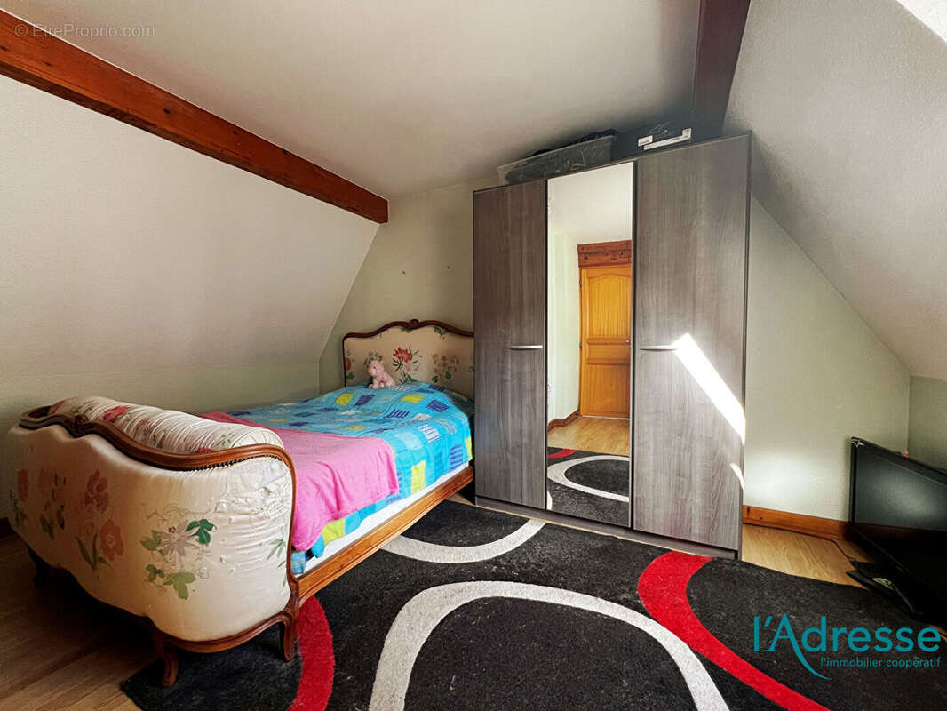 Appartement  en duplex F4 - avec stationnements et jardin - photo 10