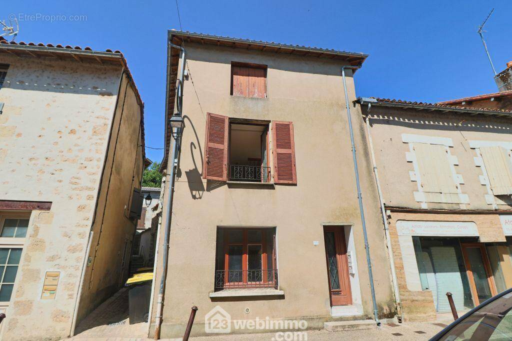 Au coeur de Vivonne, proche des commerces, - Maison à VIVONNE