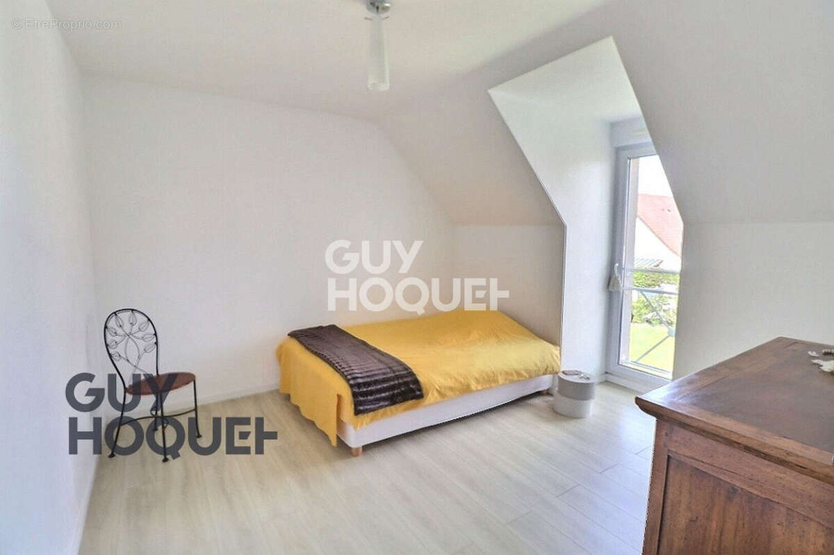 MENNEVAL, à deux pas des commerces et écoles. Secteur résidentiel - photo 11