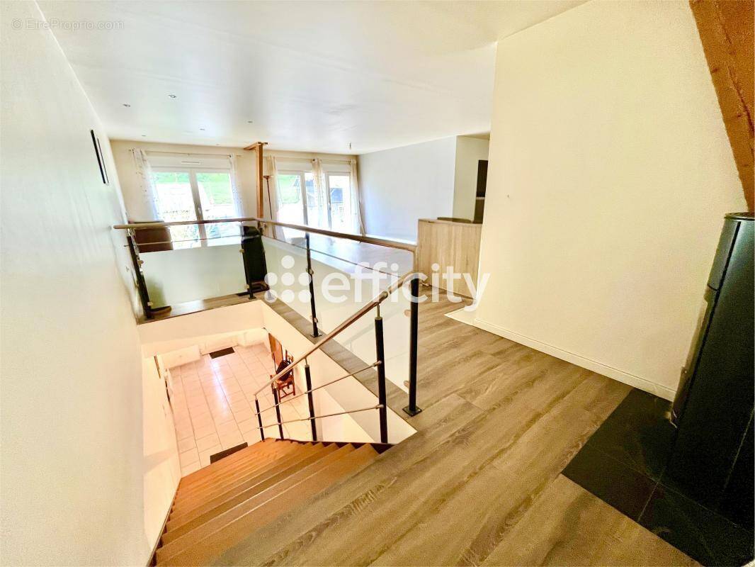 Maison à NANTEUIL-LA-FOSSE