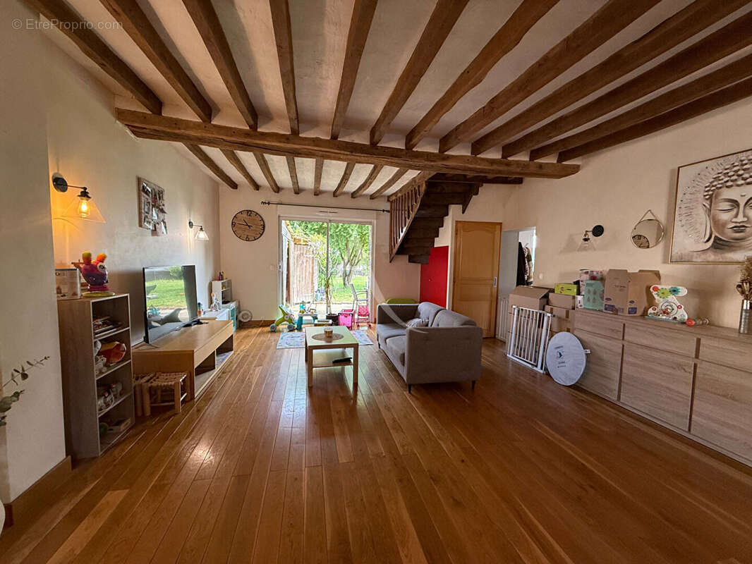 Maison à QUELAINES-SAINT-GAULT