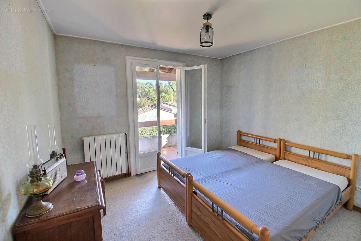 Maison à SAINT-CLEMENT-DE-RIVIERE