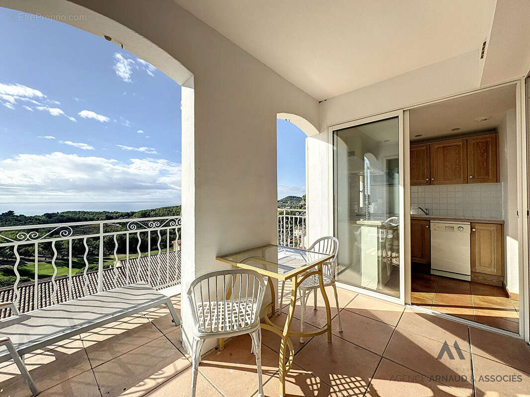 Appartement à SAINT-CYR-SUR-MER